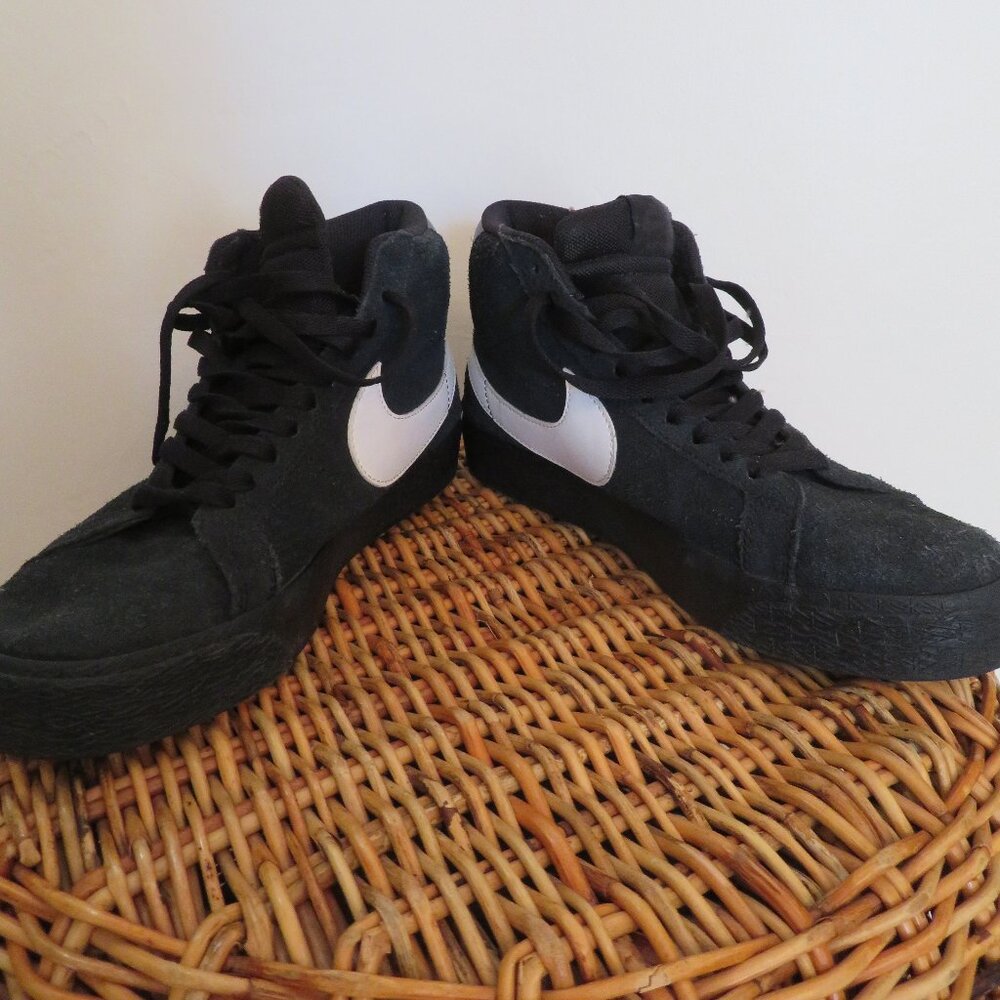 Nike | Size 7.5 | Mens Black SB Zoom Blazer Mid Sneakers Shoes